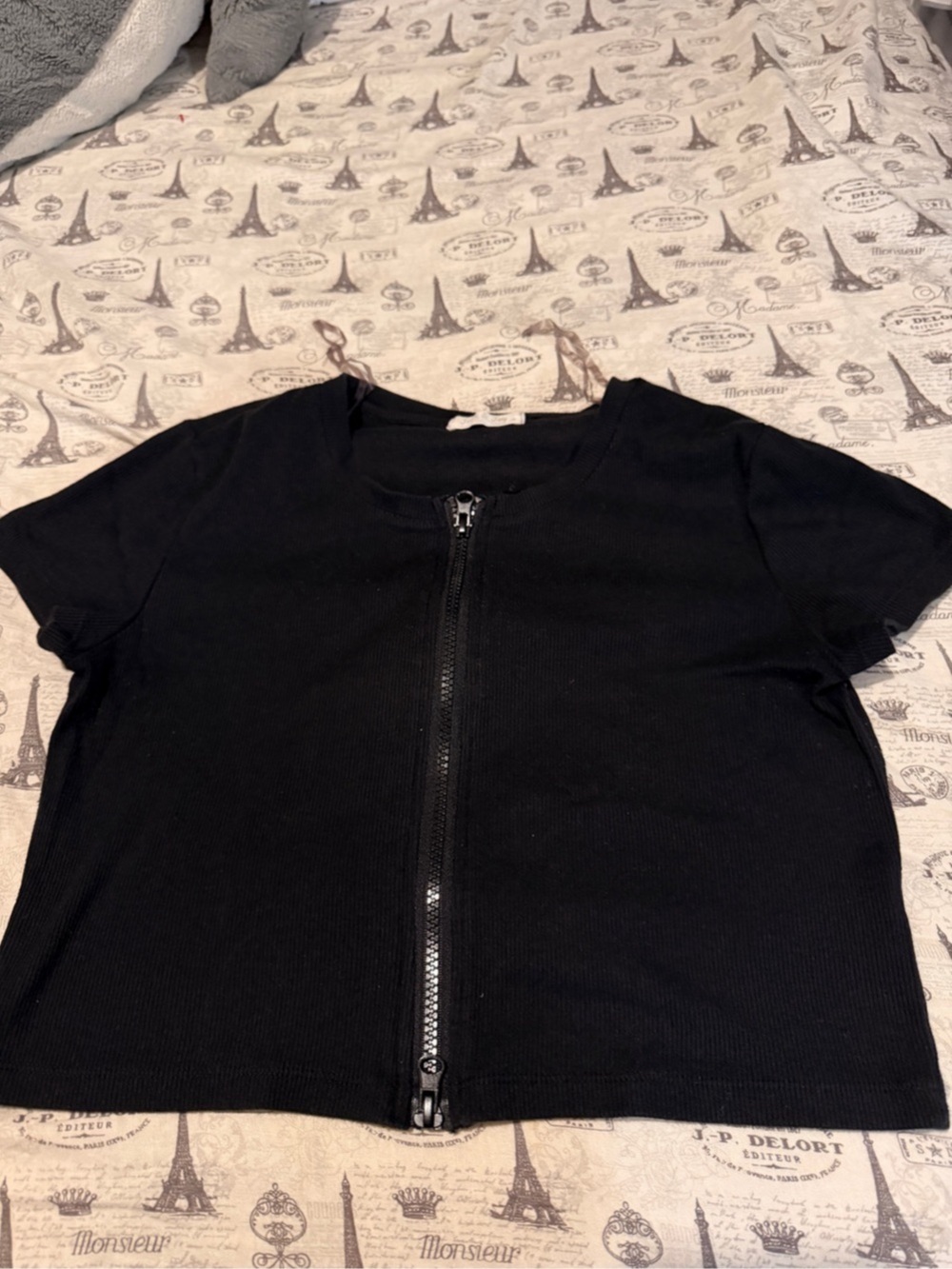 Black Zip-Front Short Sleeve Cropped Top